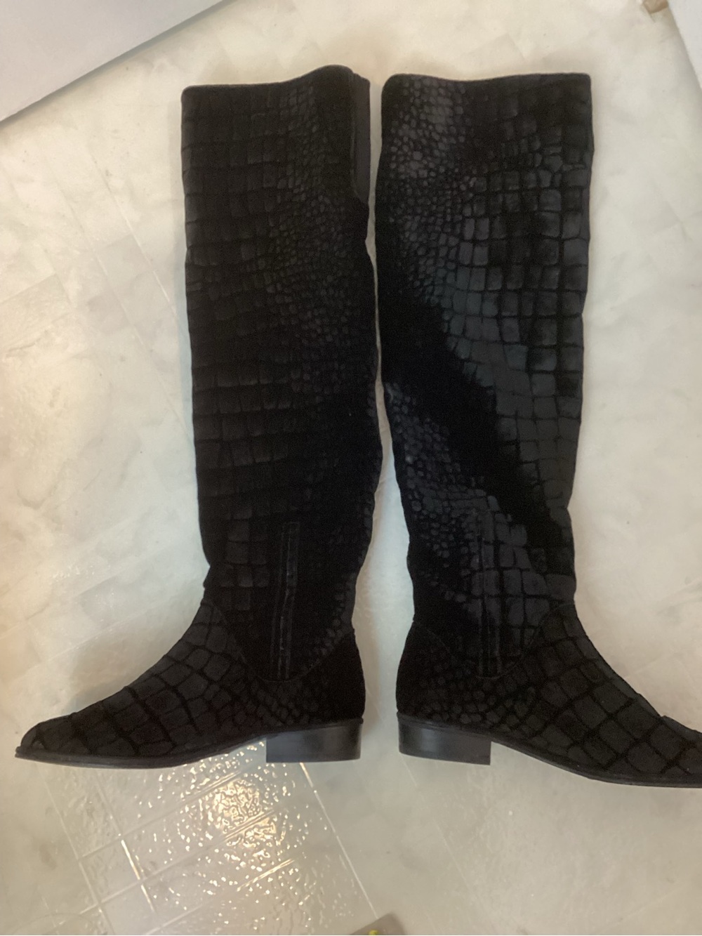 Stuart Weizman croc embossed Nero boots